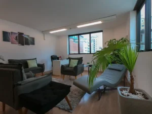 Sala preparada para a primeira sessão